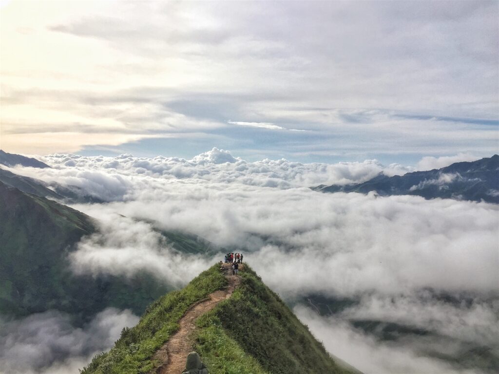 Sống lưng khủng long tour Tà Xùa